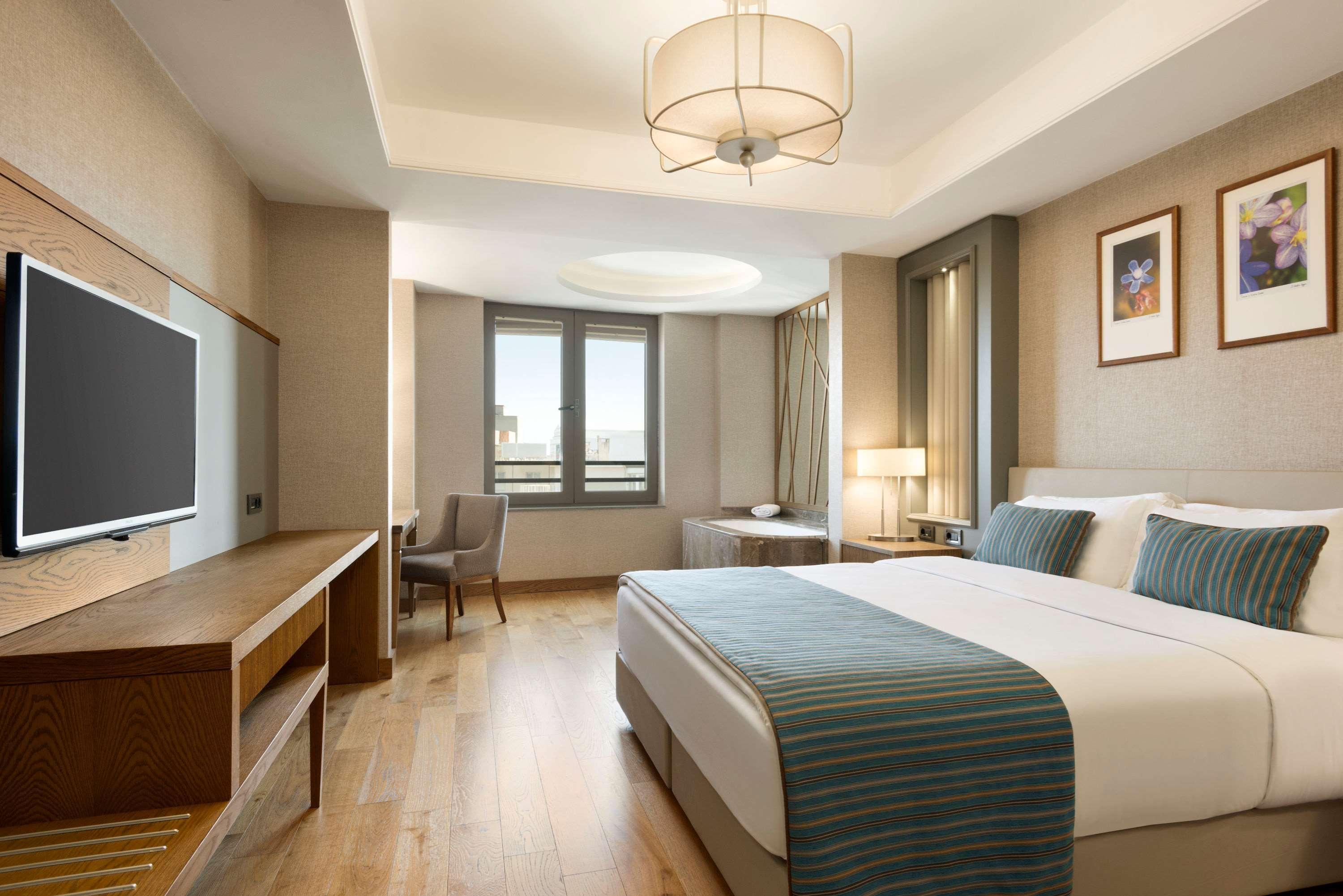 Ramada Hotel & Suites Adana Exterior foto