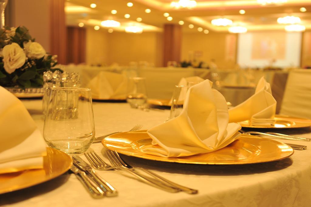 Ramada Hotel & Suites Adana Exterior foto