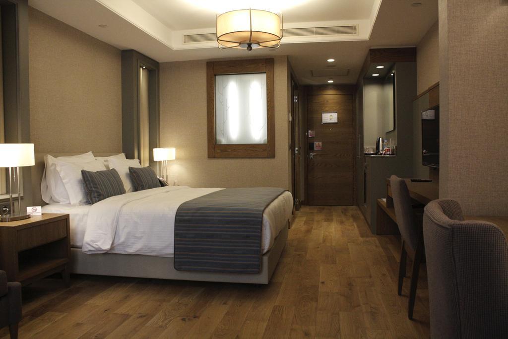 Ramada Hotel & Suites Adana Exterior foto